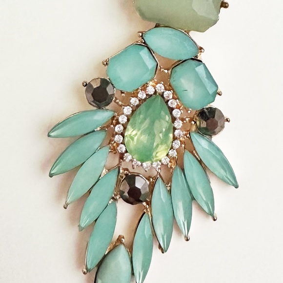 New York & Company seafoam aquamarine rhinestone gold pendant necklace - Picture 3 of 4